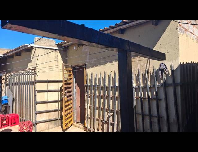 8 BEDROOM HOUSE FOR SALE IN BUHLE PARK